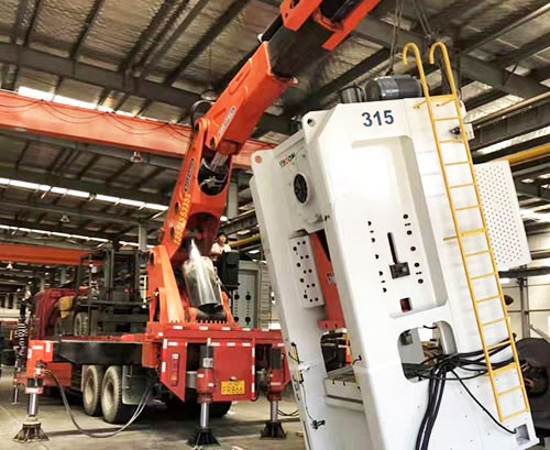 华南热作学院提升工作效率，选择优质折臂吊租赁服务