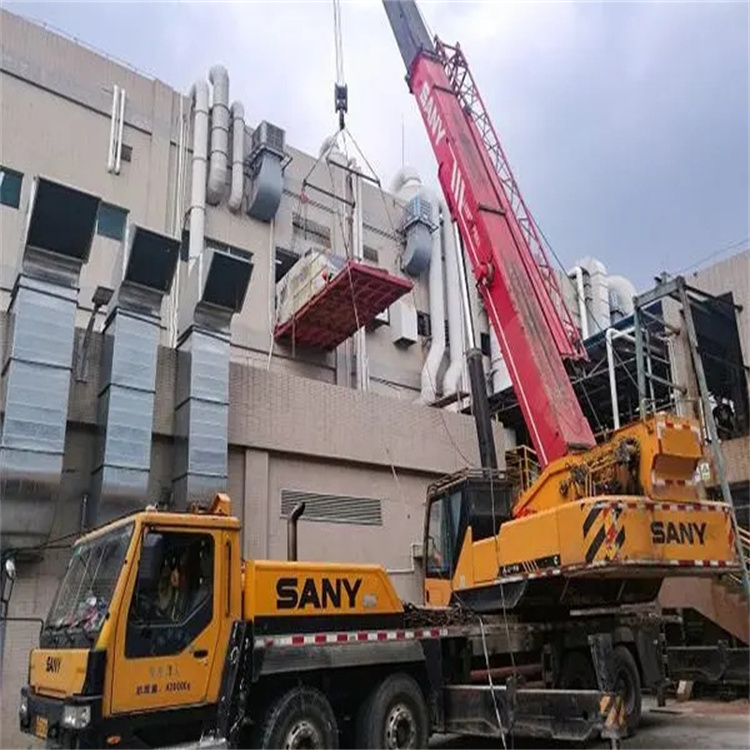 华南热作学院租赁大型汽车吊，助力工程项目高效进行