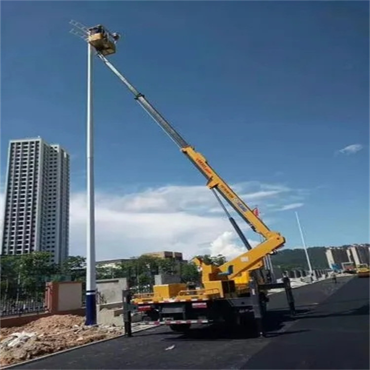 华南热作学院维修路灯的曲臂升降车出租