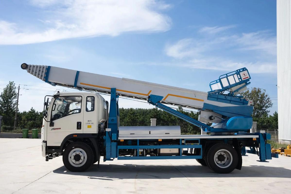 华南热作学院云梯上料车租赁费用