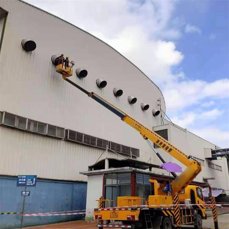 华南热作学院高空作业车出租服务：专业广告牌安装解决方案