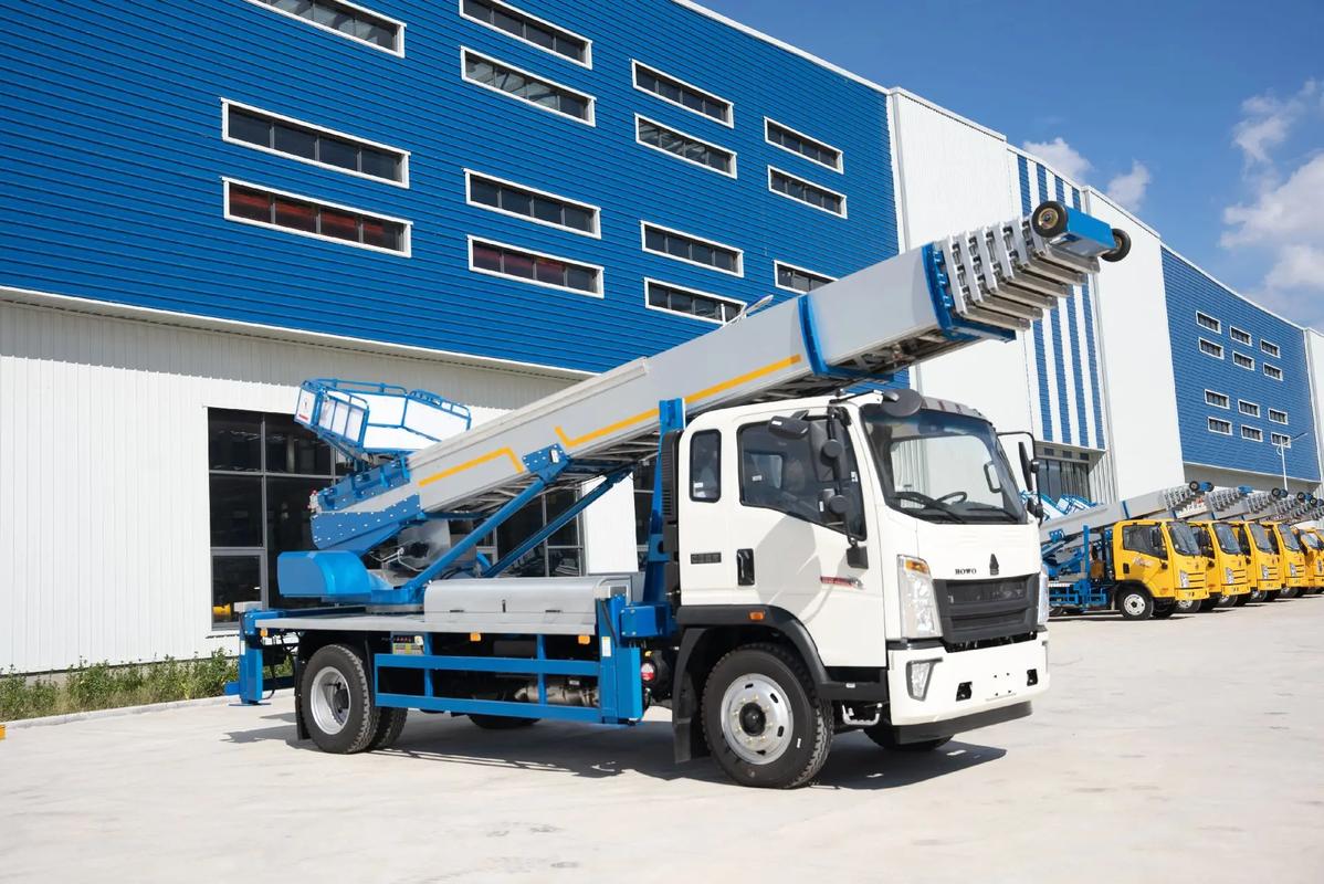 华南热作学院出租云梯车高空作业车 建筑垃圾搬运